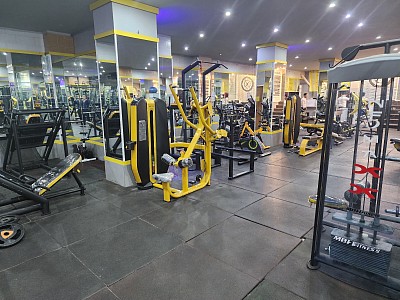 دستگاه های داخل سالن باشگاه بدنسازی ویژن. Visiongymking